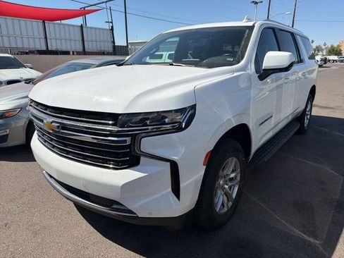 Used 2024 Chevrolet Suburban LT image 7