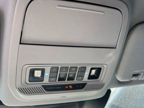 Used 2022 Ford Explorer XLT w/ Equipment Group 202A AWD/4WD image 36