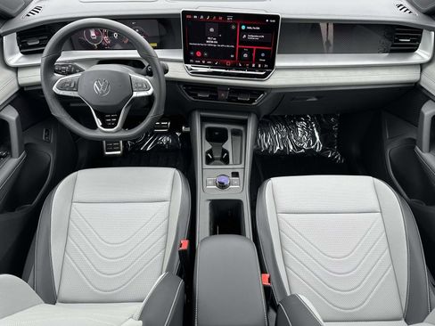 New 2026 Volkswagen Tiguan SE R-Line AWD/4WD image 11