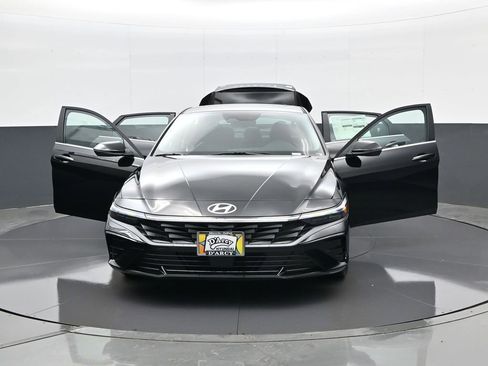New 2026 Hyundai Elantra Limited image 31
