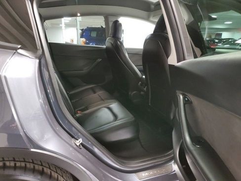 Used 2020 Tesla Model Y Long Range image 24