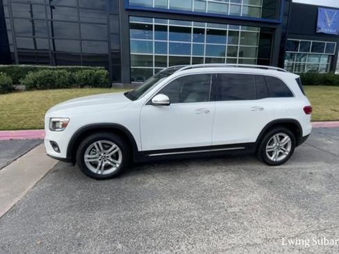 Used 2023 Mercedes-Benz GLB 250 w/ Premium Package image 5