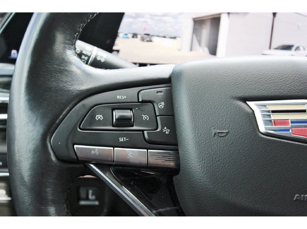 Used 2021 Cadillac Escalade Sport w/ LPO, Illumination Package AWD/4WD image 16