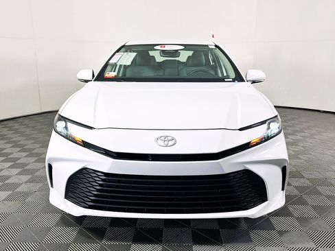 Used 2025 Toyota Camry LE image 8