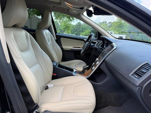 Used 2017 Volvo XC60 T6 Inscription w/ Climate Package AWD/4WD image 36