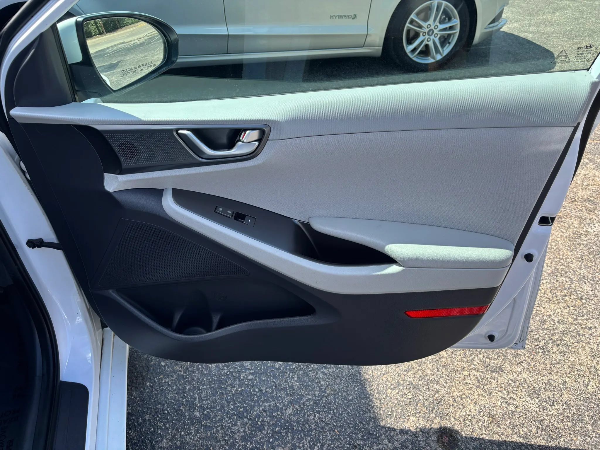 Used 2020 Hyundai Ioniq Blue FWD image 22