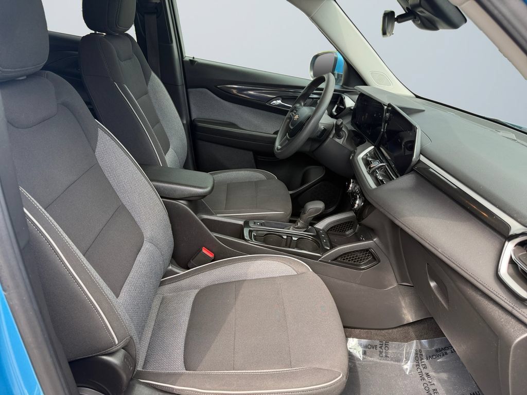 Used 2025 Chevrolet TrailBlazer LT FWD image 15