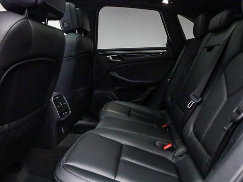 Used 2025 Porsche Macan image 23