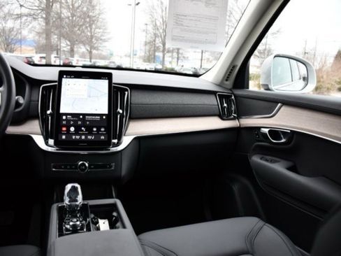 Certified 2025 Volvo XC90 B6 Plus image 18