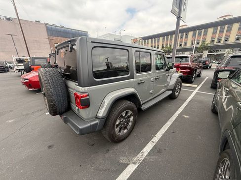 Used 2018 Jeep Wrangler Unlimited Sahara AWD/4WD image 2