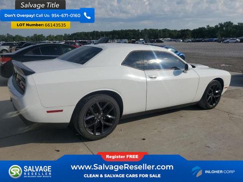 Used 2020 Dodge Challenger SXT w/ Blacktop Package RWD image 4