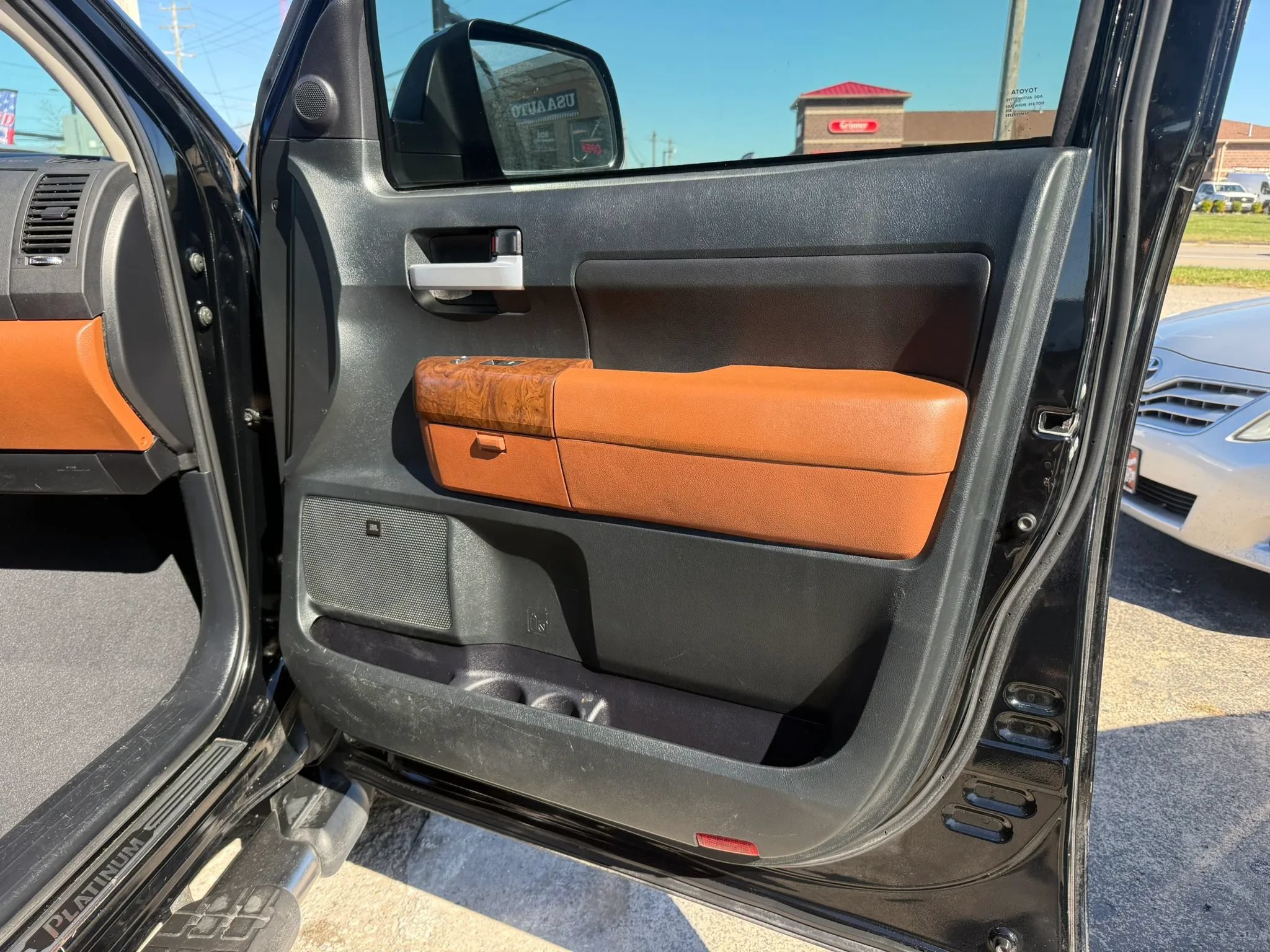 Used 2012 Toyota Tundra Limited w/ Platinum Pkg AWD/4WD image 23