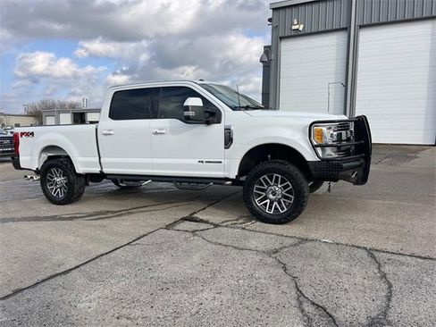 Used 2017 Ford F250 Lariat w/ Lariat Ultimate Package image 2