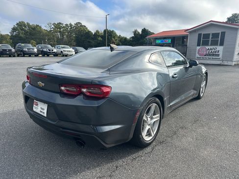 Used 2019 Chevrolet Camaro LT RWD image 4