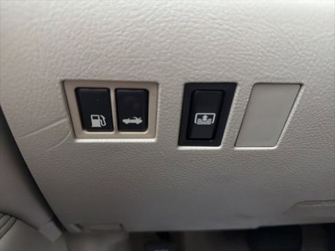 Used 2006 Toyota Avalon Limited image 24