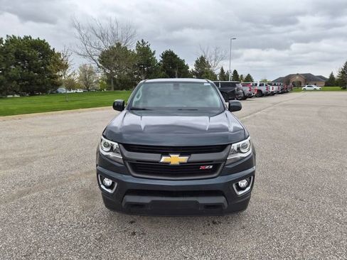Used 2017 Chevrolet Colorado Z71 AWD/4WD image 2