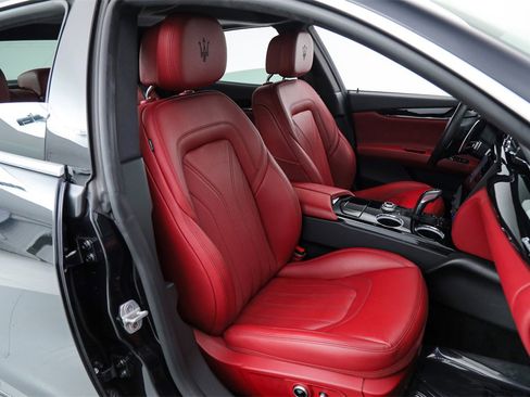 Used 2022 Maserati Quattroporte Modena image 13