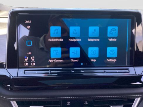 Certified 2026 Volkswagen Atlas Cross Sport SE w/ Panoramic Sunroof Package FWD image 17