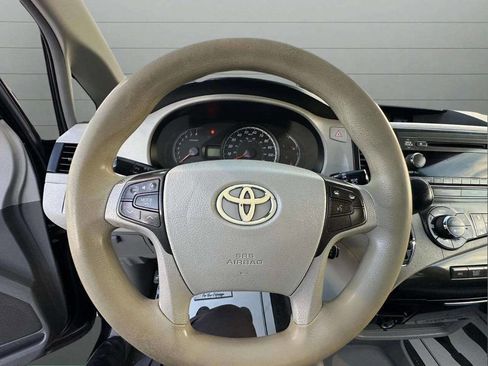 Used 2014 Toyota Sienna LE image 10