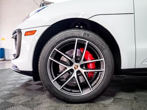 Certified 2025 Porsche Macan S image 14