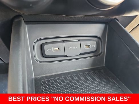 Used 2022 Hyundai Venue Limited FWD image 24