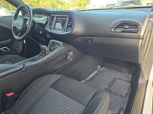 Certified 2019 Dodge Challenger SXT image 9