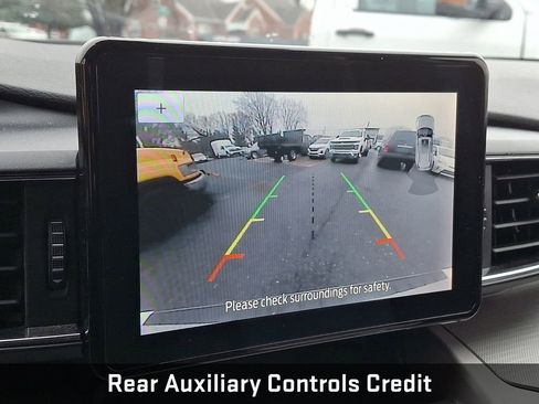 Used 2022 Ford Explorer XLT w/ Equipment Group 202A image 19