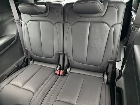 Used 2025 Jeep Grand Cherokee L Laredo AWD/4WD image 22