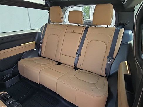 Certified 2025 Land Rover Defender 90 X-Dynamic SE image 8