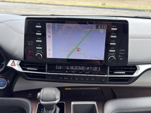 Used 2022 Toyota Sienna XLE w/ XLE Plus Package FWD image 30