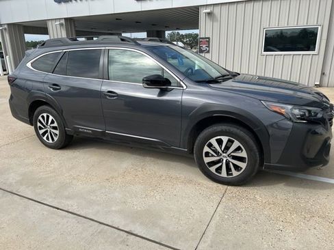 Used 2023 Subaru Outback Premium AWD/4WD image 3