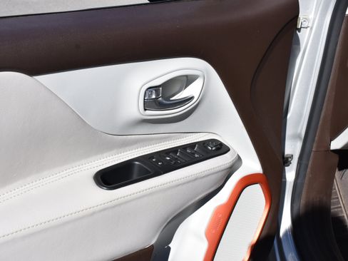 Used 2016 Jeep Renegade Latitude image 26