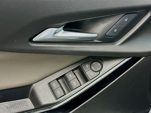 Used 2025 Chevrolet Equinox LT w/ Convenience Package II image 15