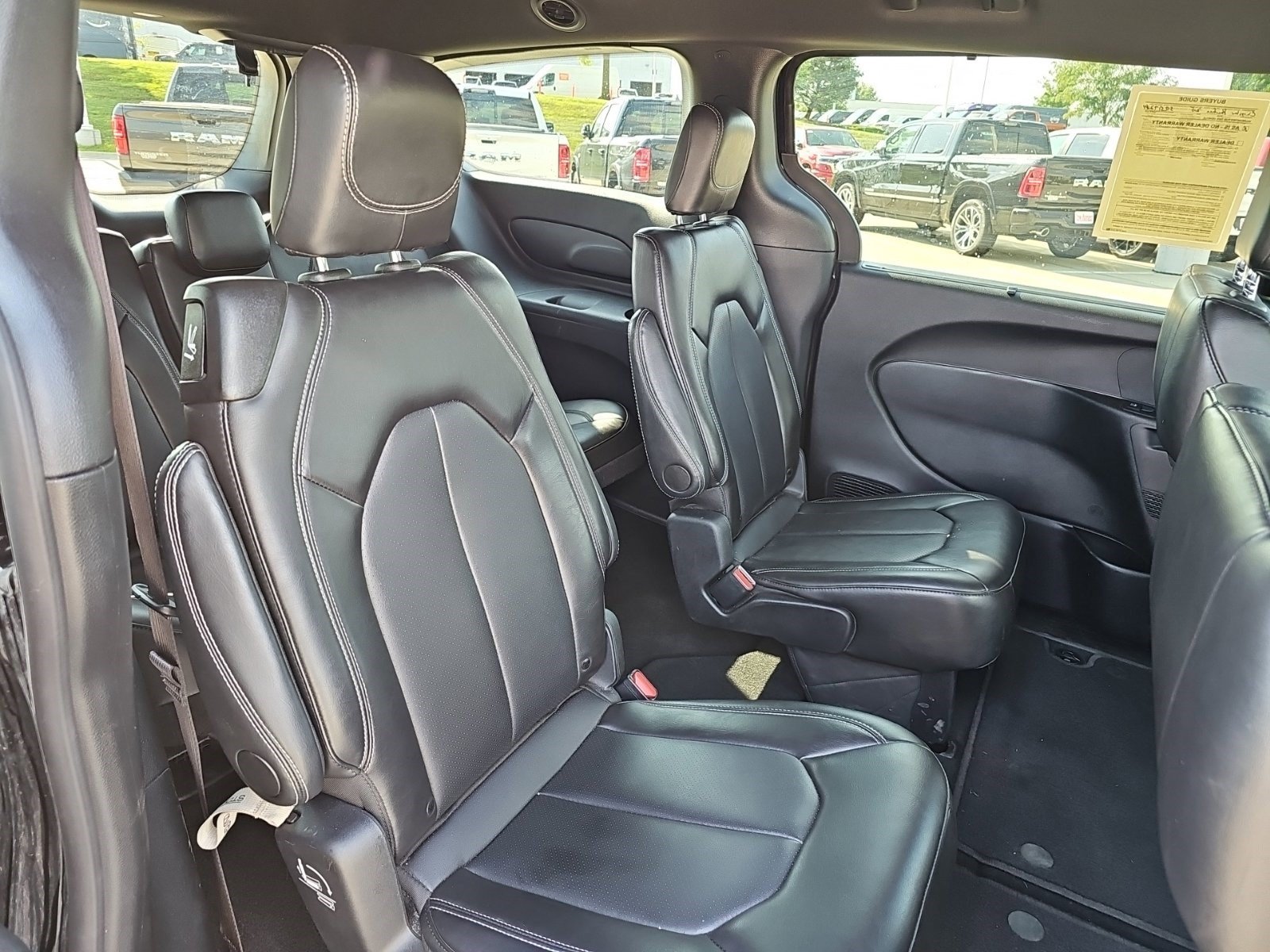 Used 2025 Chrysler Pacifica Select FWD image 15