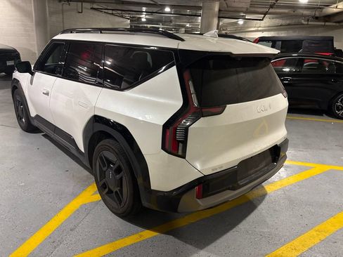 Certified 2024 Kia EV9 GT-Line AWD/4WD image 5