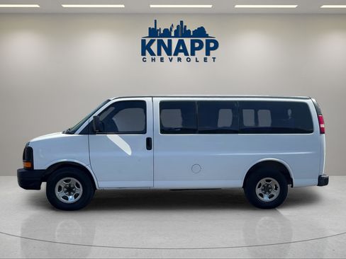 Used 2006 Chevrolet Express 1500 Passenger RWD image 2