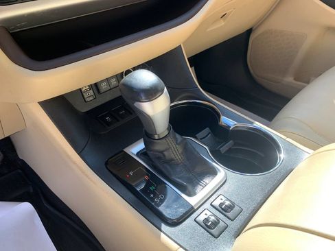 Used 2017 Toyota Highlander XLE AWD/4WD image 27
