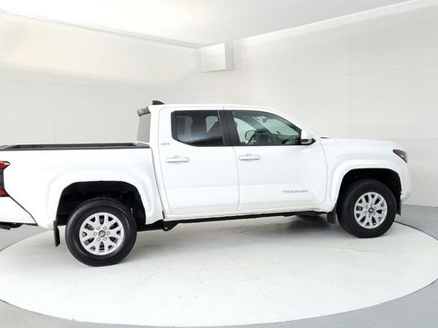 Used 2024 Toyota Tacoma SR5 AWD/4WD image 6
