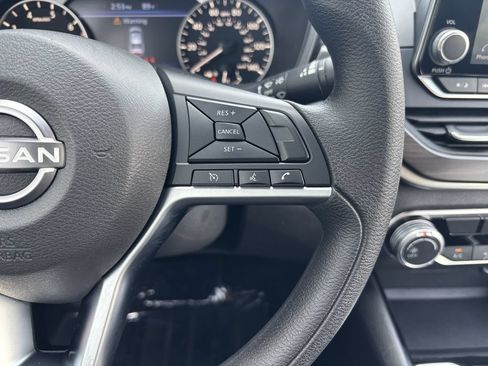 Used 2024 Nissan Altima 2.5 SV AWD/4WD image 12