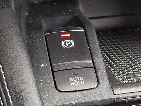 Certified 2022 Nissan Kicks SR image 23