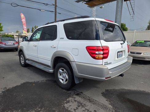 Used 2002 Toyota Sequoia SR5 image 2