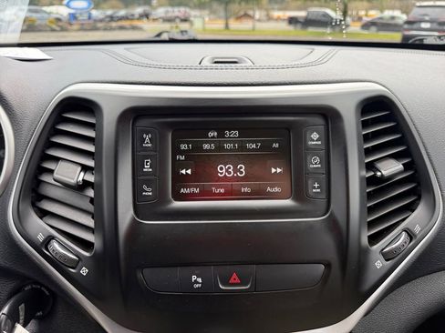 Used 2016 Jeep Cherokee Sport w/ Safety Group image 22