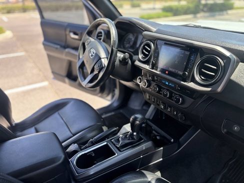 Used 2019 Toyota Tacoma TRD Sport AWD/4WD image 7