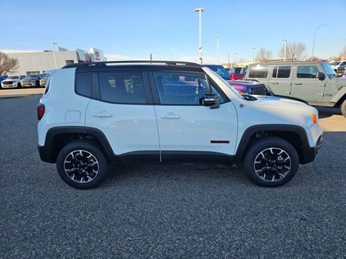 Used 2023 Jeep Renegade Trailhawk image 6