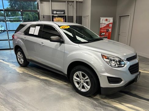Used 2017 Chevrolet Equinox LS FWD image 22