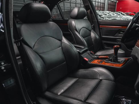 Used 2003 BMW M5 image 50