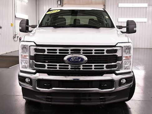 Used 2024 Ford F350 XLT image 2
