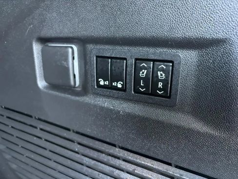 Used 2021 GMC Yukon Denali image 21