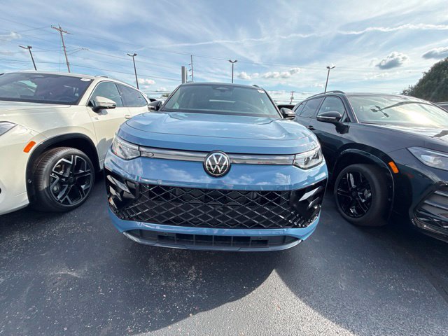 New 2026 Volkswagen Tiguan SE R-Line AWD/4WD image 2