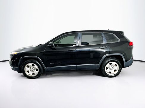 Used 2017 Jeep Cherokee Sport image 4